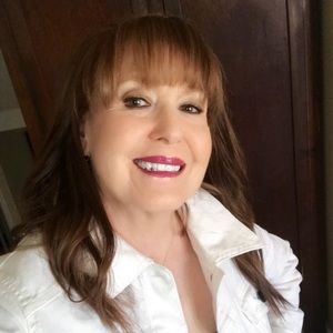 Meet your Posher, Deborah